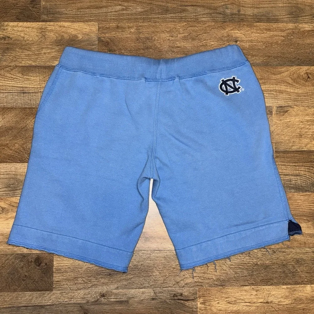 Colosseum Athletics North Carolina Tar Heels Fleece Shorts Size M